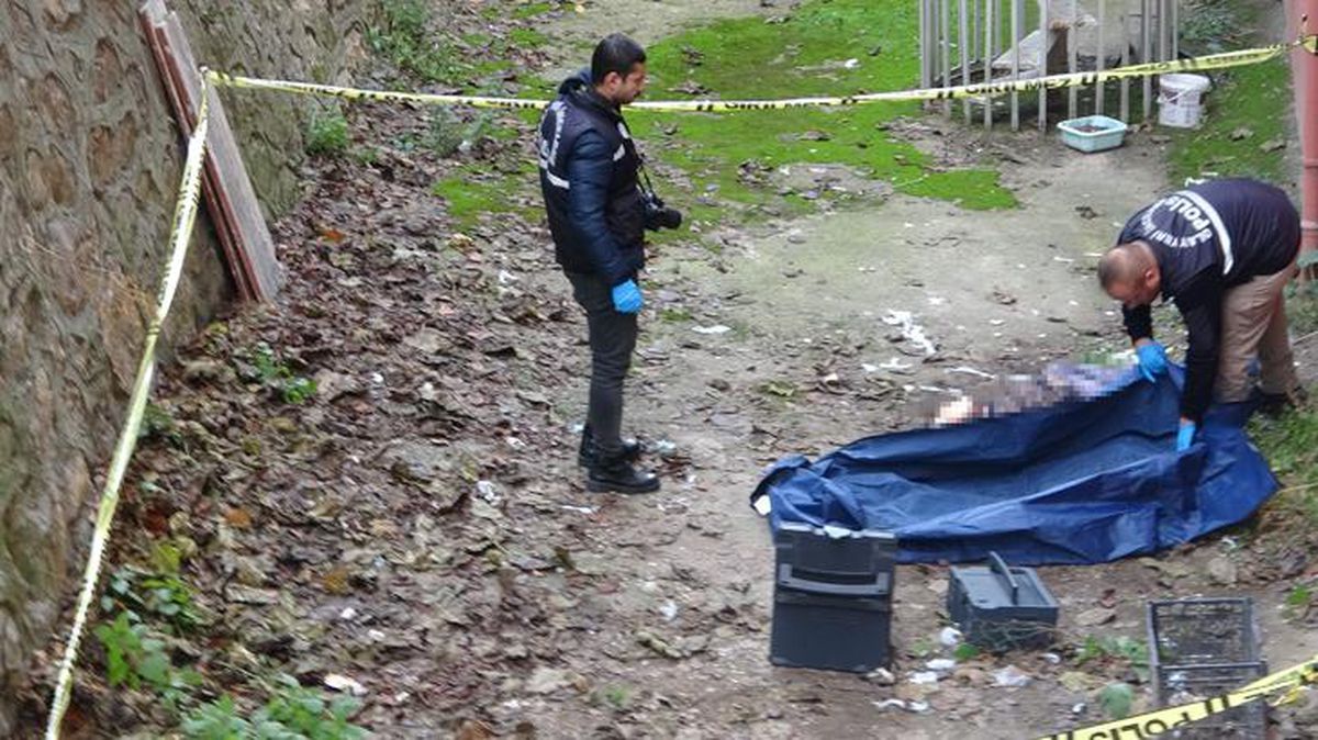 Kızının kayıp ilanı verdiği yaşlı kadın evin arka bahçesinde ölü bulundu
