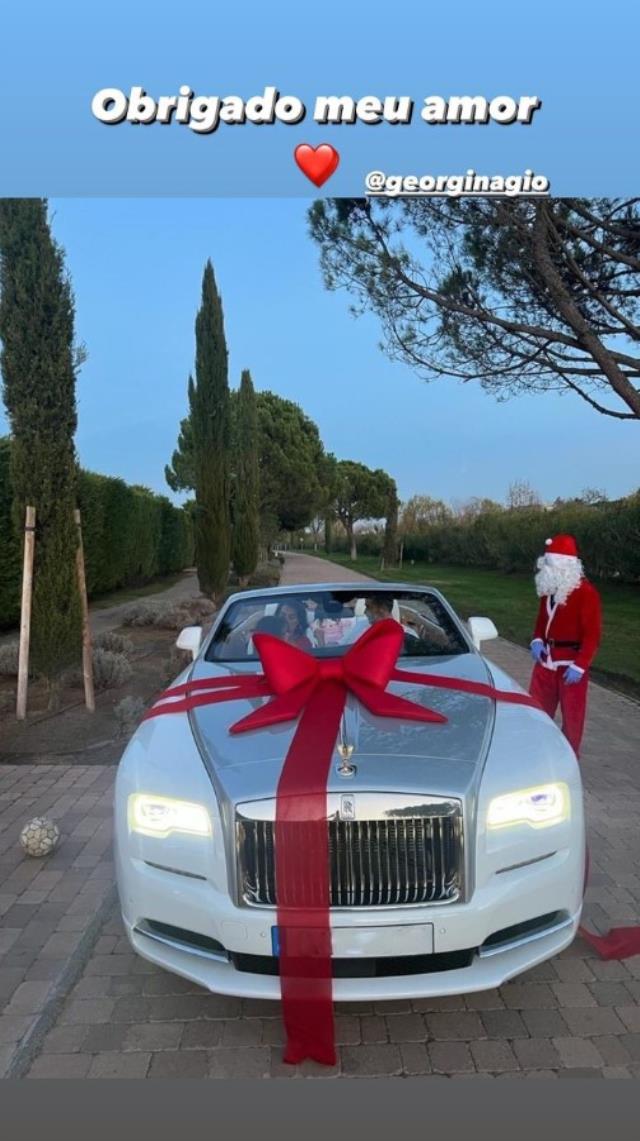 Ronaldo'ya eşinden çılgın yeni yıl hediyesi! Türkiye'deki satış fiyatı akıllara ziyan Ronaldo'ya eşinden çılgın yeni yıl hediyesi! Türkiye'deki satış fiyatı akıllara ziyan