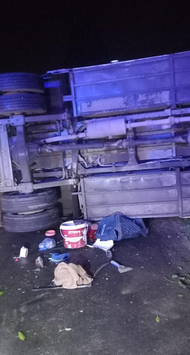 Tarım işçilerini taşıyan midibüs devrildi, 14 kişi yaralandı Tarım işçilerini taşıyan midibüs devrildi, 14 kişi yaralandı