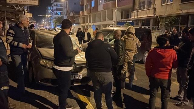 Belediyeye ait kepçeyi çalıp 3 araca çarptı! O anlar anbean kamerada