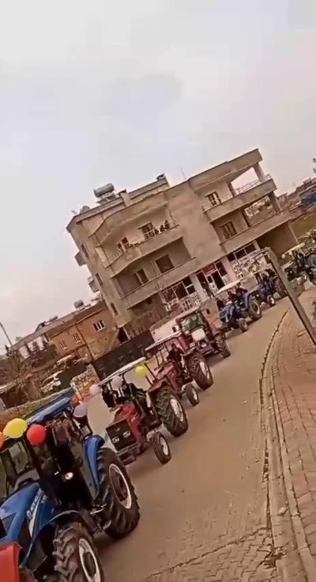 Siirt'te traktörle düğün konvoyu düzenlendi