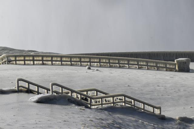 Kutup soğuklarından, dünyanın en büyük şelalesi Niagara da nasibini aldı! Yarısı dondu Kutup soğuklarından, dünyanın en büyük şelalesi Niagara da nasibini aldı! Yarısı dondu