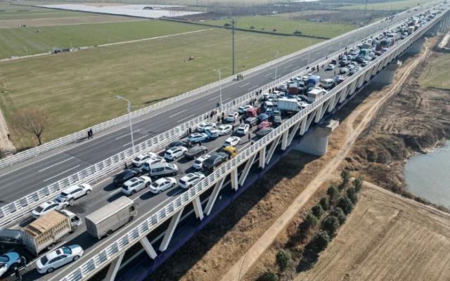Böyle trafik kazası görülmedi! Çin'de tam 200 araç birbirine girdi