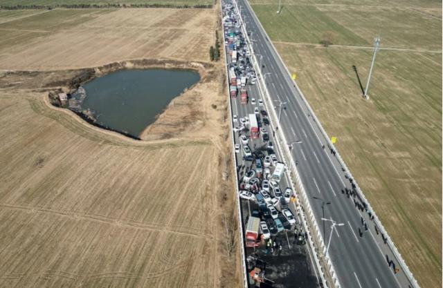 Böyle trafik kazası görülmedi! Çin'de tam 200 araç birbirine girdi