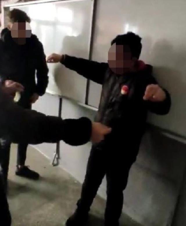 Engelli öğrenciye yaptıkları yanlarına kalmadı! Zonguldak'taki görüntüler için bakanlık hareket geçti Engelli öğrenciye yaptıkları yanlarına kalmadı! Zonguldak'taki görüntüler için bakanlık hareket geçti