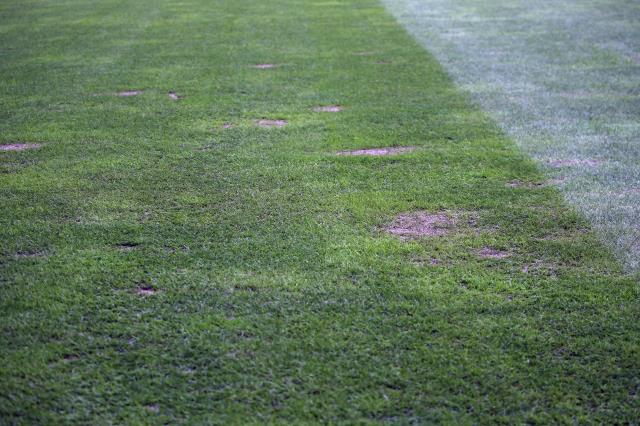 Resmen patates tarlası! Sivasspor-Galatasaray maçının oynandığı zemine tepki yağıyor