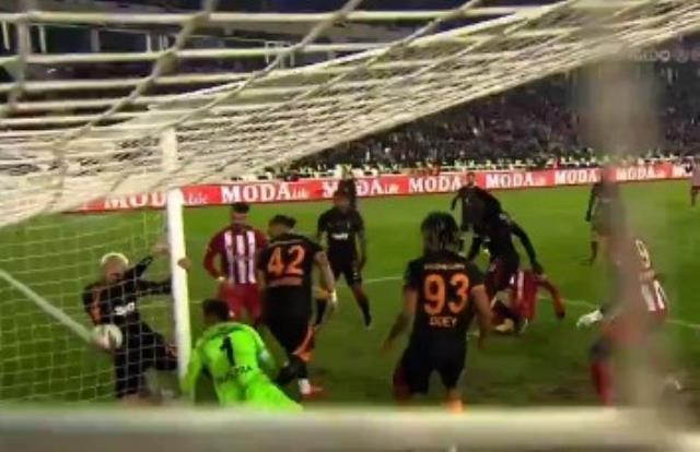 Sivasspor - Galatasaray maçında ne oldu? Sivasspor Galatasaray maçı olayı ne? GS maçında ne oldu?