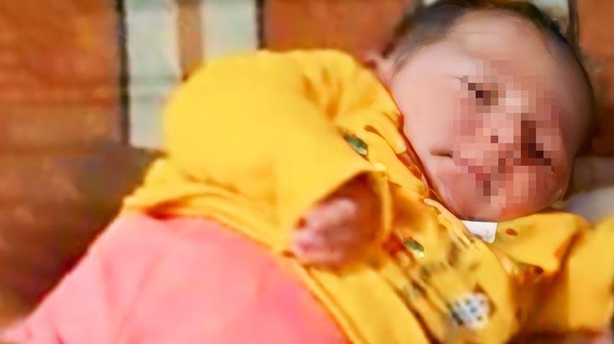 Üzerine çaydanlık devrilen bebek hayatını kaybetti