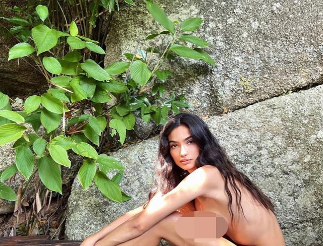 Victoria's Secret'ın esmer güzeli meleğinden cesur poz! Sansürü pek işe yaramadı Victoria's Secret'ın esmer güzeli meleğinden cesur poz! Sansürü pek işe yaramadı