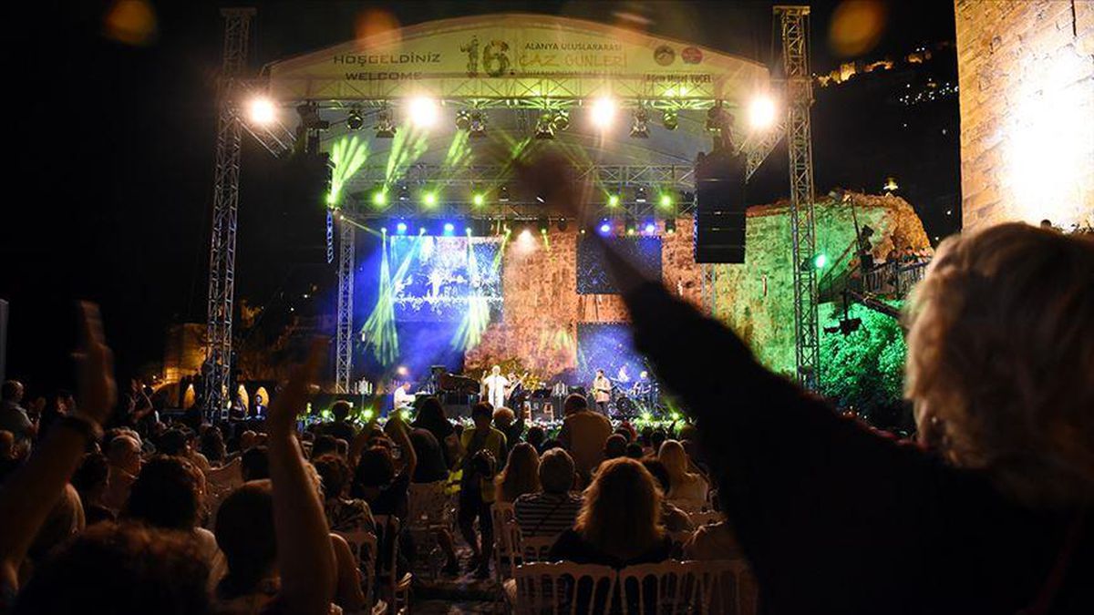 2023 İstanbul'da ücretsiz yılbaşı konserleri nerede? İstanbul yılbaşı konserleri nerede, ne zaman? Yılbaşında kimin konseri var?