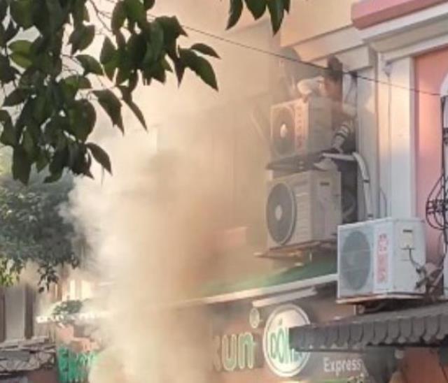 7 kişinin can verdiği patlama sonrası vahim görüntü! 2 genç kızın alevler arasında mahsur kaldığı anlar ortaya çıktı 7 kişinin can verdiği patlama sonrası vahim görüntü! 2 genç kızın alevler arasında mahsur kaldığı anlar ortaya çıktı