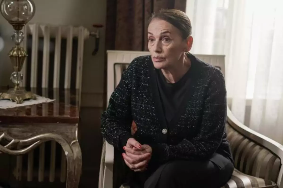 Camdaki Kız Feride öldü mü, neden yok? Camdaki Kız Feride ayrılıyor mu? Nur Sürer diziden ayrılıyor mu?