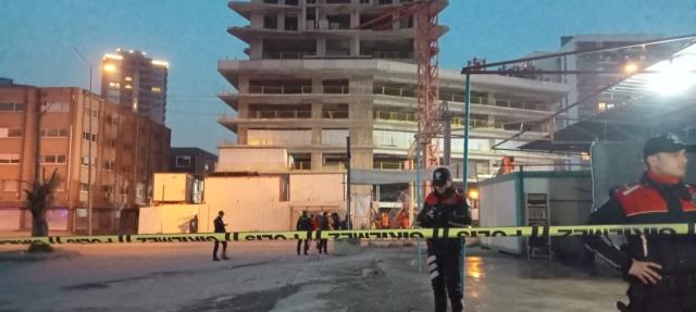 Son Dakika: İzmir Bornova'da inşaat vinci devrildi: 5 ölü, 2 yaralı