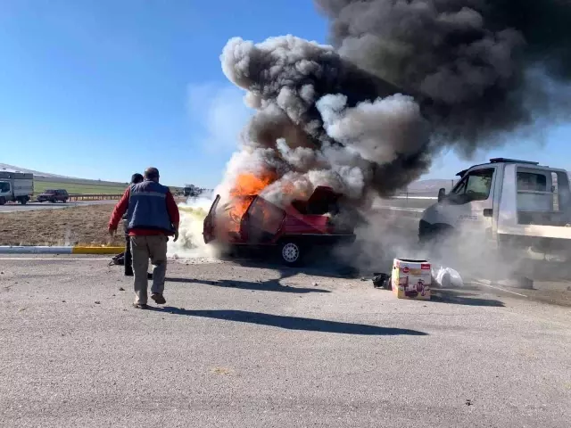 'Arabam yanıyor' diyerek feryat etti 'Arabam yanıyor' diyerek feryat etti