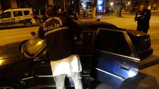 Sokak ortasında dehşet anları! Tartıştığı kişilere silahla ateş açtı Sokak ortasında dehşet anları! Tartıştığı kişilere silahla ateş açtı