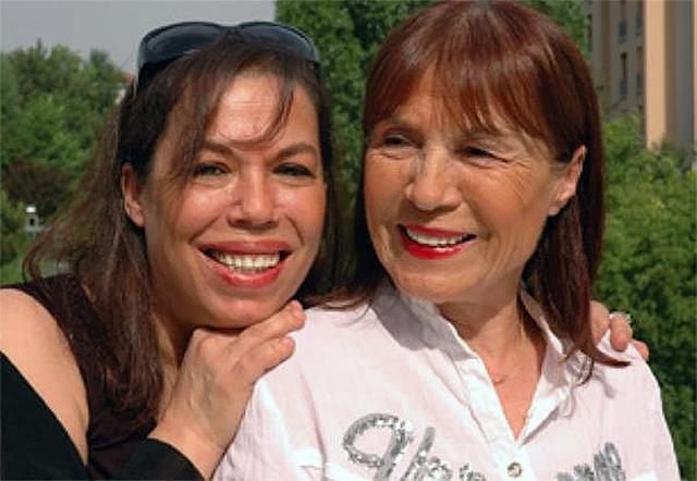 Sanatçı İlham Gencer'in caz vokalisti kızı Ayşe Gencer hayatını kaybetti Sanatçı İlham Gencer'in caz vokalisti kızı Ayşe Gencer hayatını kaybetti