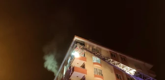 Sancaktepe'de yangın çıkan apartmanda mahsur kalanlar itfaiye ekiplerince kurtarıldı