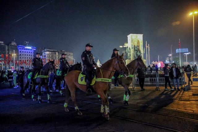 Yeni yıla saatler kala adım atacak yer kalmadı! Kutlamaların adresi yine Taksim