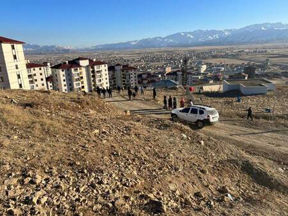 Yer: Hakkari! Çarşı ve mahalle bekçisi arazide ölü bulundu