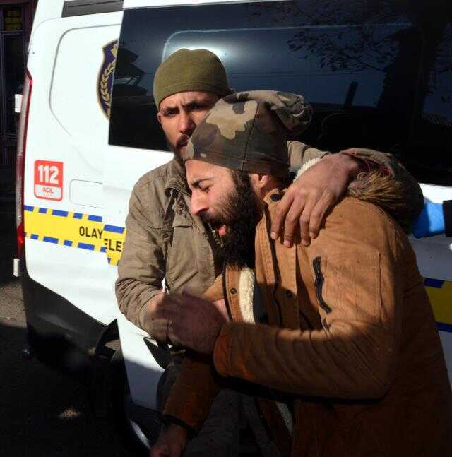 Baba - oğul 'borç' kavgasında öldürüldü Baba - oğul 'borç' kavgasında öldürüldü