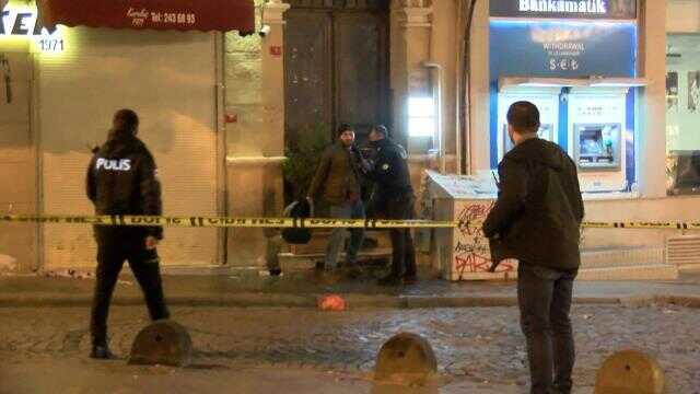Galata Kulesi yakınında hareketli anlar! Vatandaşlar can havliyle cadde boyunca kaçtı Galata Kulesi yakınında hareketli anlar! Vatandaşlar can havliyle cadde boyunca kaçtı