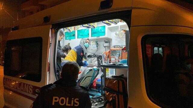 Bir garip olay! Evli genç kız, sevgilisini döven eski erkek arkadaşını bıçakladı