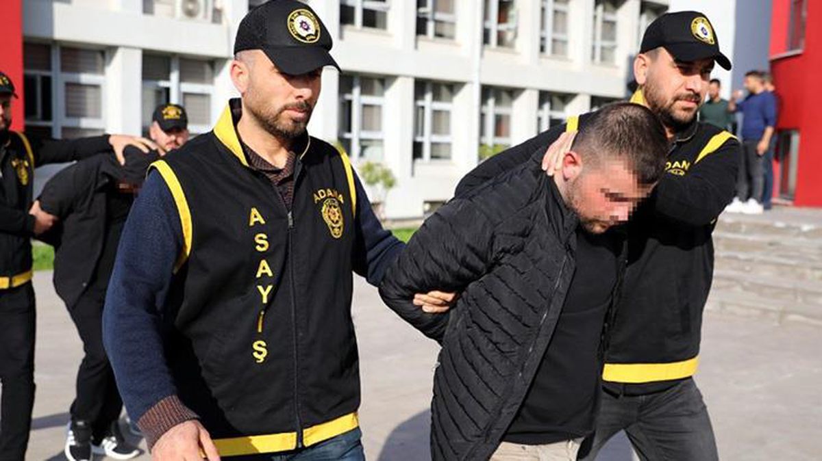 Çay ocağında kan donduran olay! Önce uyardı sonra bileklerini kesti