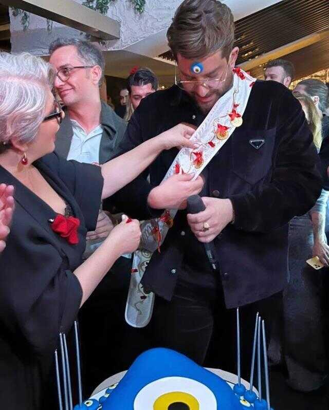 Enis Arıkan 40încı yaşını kutladı, Camdaki Kız ekibi onlarca altın taktı