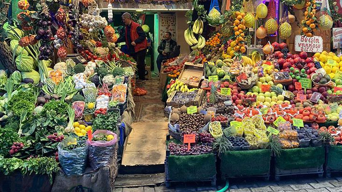 Kiraz tezgahlarda yerini aldı ama almaya niyetlenen hesap kitap yapıyor! Fiyatı gram altını geçti