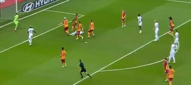 Taraftarlar şok oldu! Taylan Antalyalı kapı dışarı edildiği Galatasaray'a hayatının golünü attı Taraftarlar şok oldu! Taylan Antalyalı kapı dışarı edildiği Galatasaray'a hayatının golünü attı