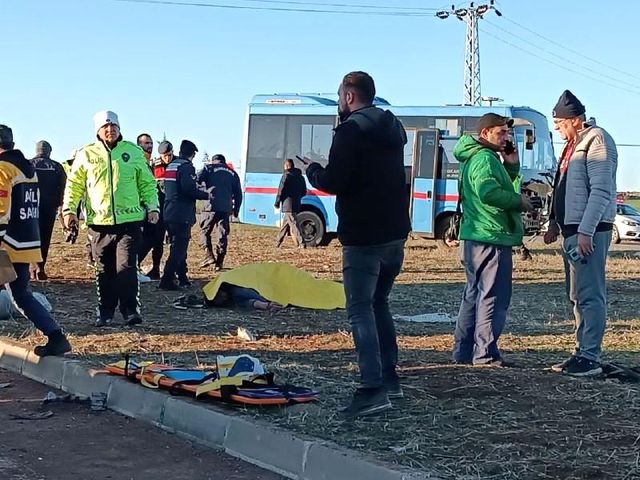 Gaziantep'te öğrenci servisi ile bir araç çarpıştı: 1 ölü, 12 yaralı