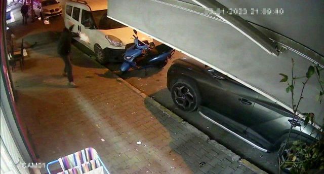 Husumetlisini sokak ortasında vurdu! Kan donduran anlar kamerada
