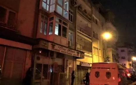 İzmir'de cinayet: Tartıştığı kişiyi boğazından bıçaklayarak öldürdü İzmir'de cinayet: Tartıştığı kişiyi boğazından bıçaklayarak öldürdü