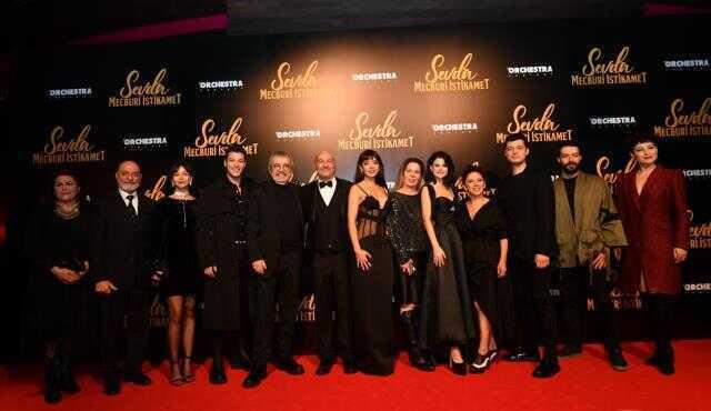 Selin Şekerci, başrol olduğu filmin galasında gözyaşlarına hakim olamadı Selin Şekerci, başrol olduğu filmin galasında gözyaşlarına hakim olamadı