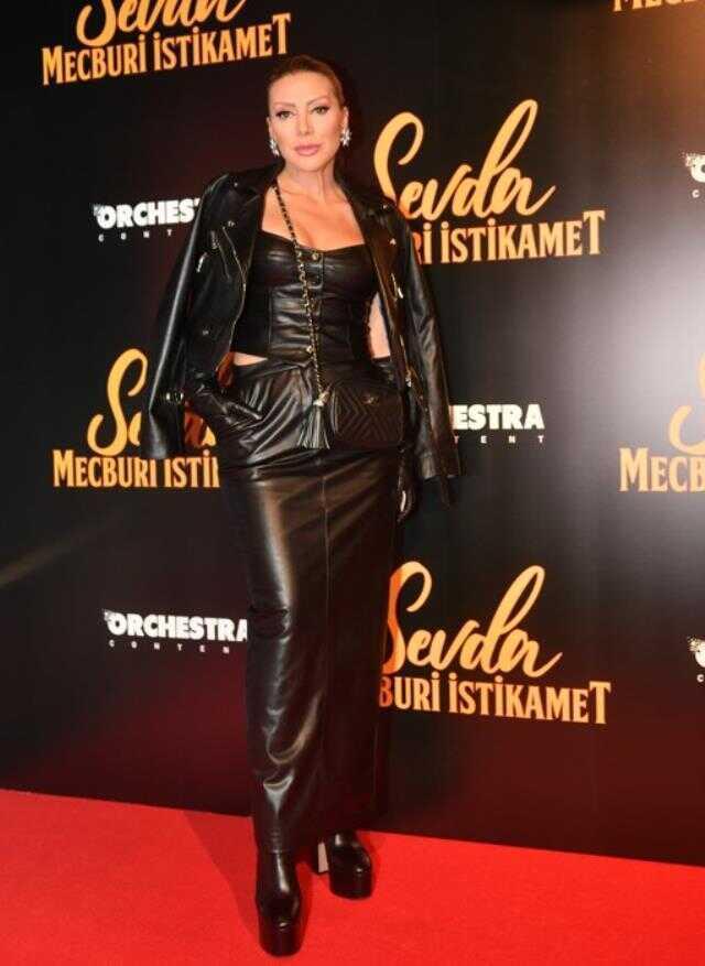 Selin Şekerci, başrol olduğu filmin galasında gözyaşlarına hakim olamadı Selin Şekerci, başrol olduğu filmin galasında gözyaşlarına hakim olamadı