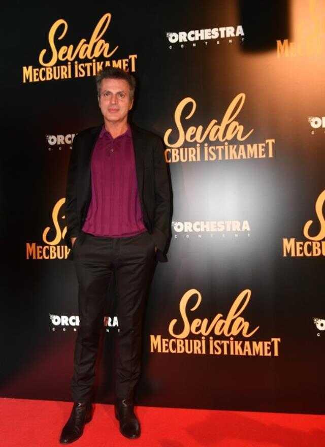 Selin Şekerci, başrol olduğu filmin galasında gözyaşlarına hakim olamadı Selin Şekerci, başrol olduğu filmin galasında gözyaşlarına hakim olamadı