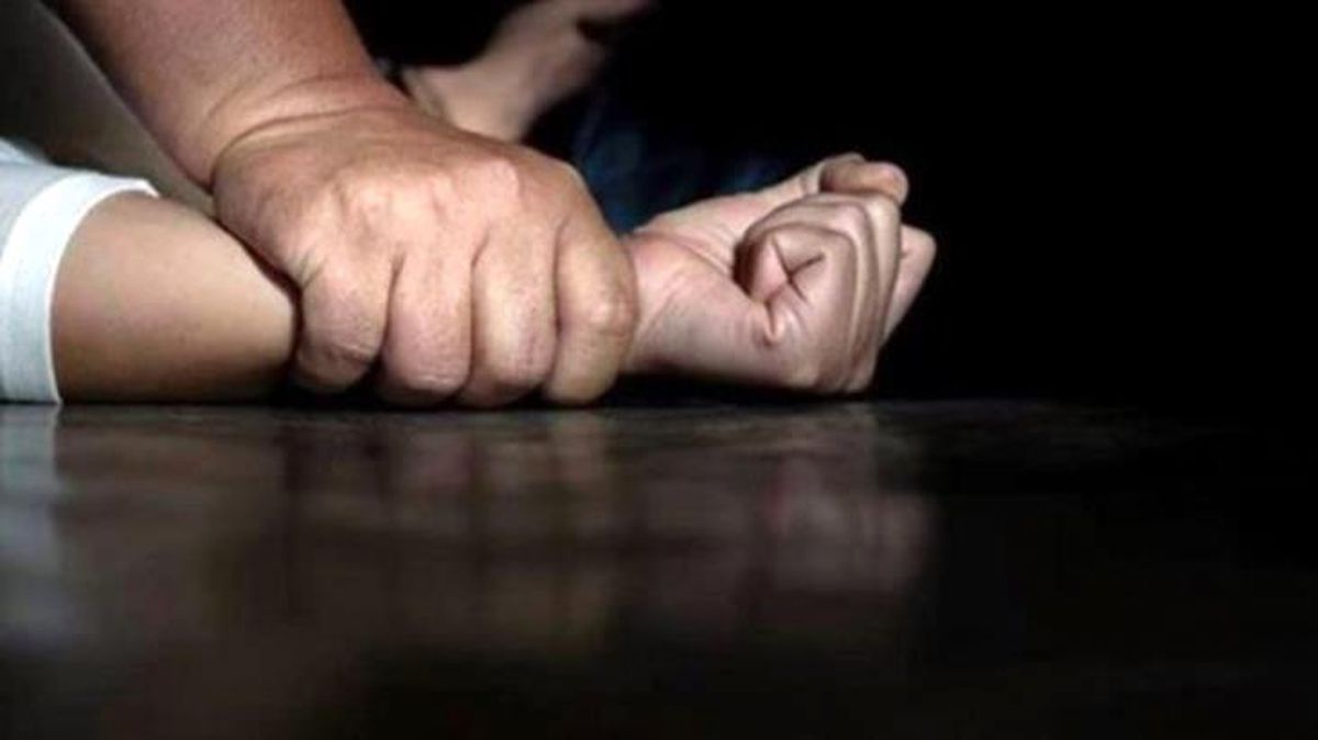 Üvey torununa cinsel istismarda bulunan dededen akla zarar savunma: Bornozla dolaşıyordu