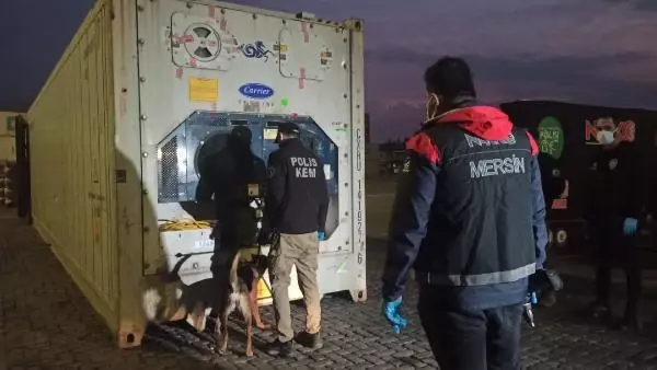 Mersin Limanı'nda patates yüklü gemide 45 kilo kokain ele geçirildi Mersin Limanı'nda patates yüklü gemide 45 kilo kokain ele geçirildi