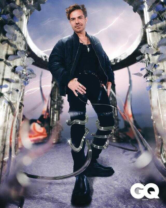 Modaya uyan Kenan Doğulu da oje sürdü