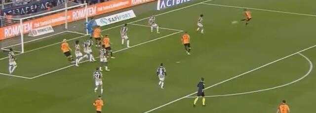Derbide Kadıköy'ün buz kestiği an! Fenerbahçe taraftarının dünya başına yıkıldı