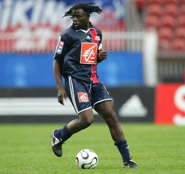 Futbol dünyasını yasa boğan ölüm! Afrika futbolunun eski yıldızı hayatını kaybetti Futbol dünyasını yasa boğan ölüm! Afrika futbolunun eski yıldızı hayatını kaybetti