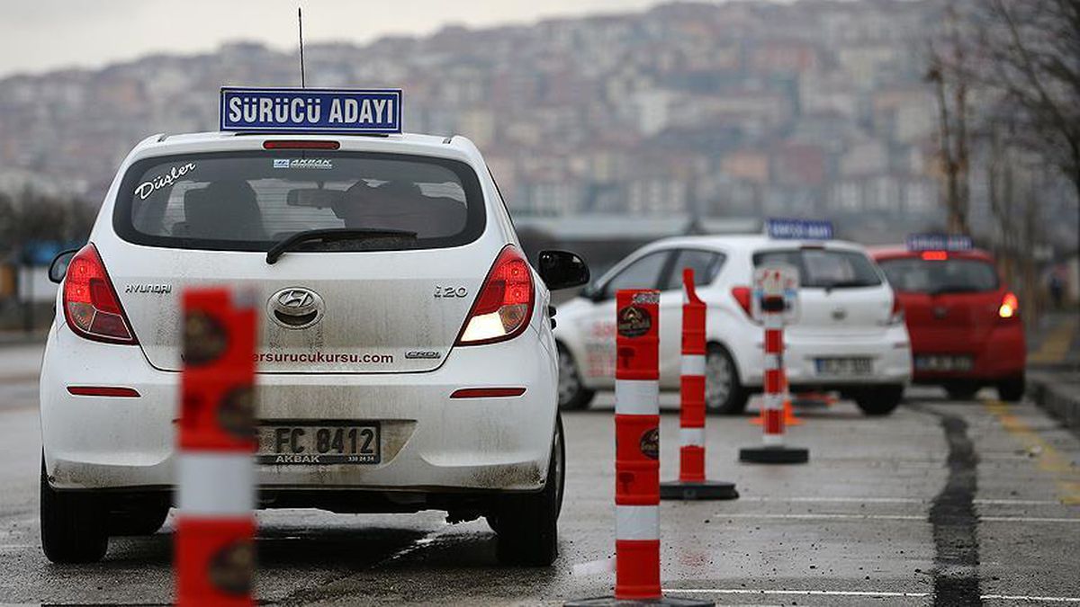 2023 Direksiyon sınavı ücreti ne kadar? Ehliyet kursu fiyatları ne kadar oldu?