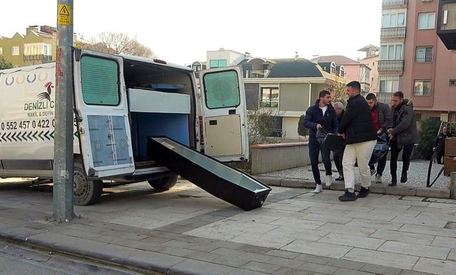 Alternatif tıp uzamanı evinde ölü bulundu