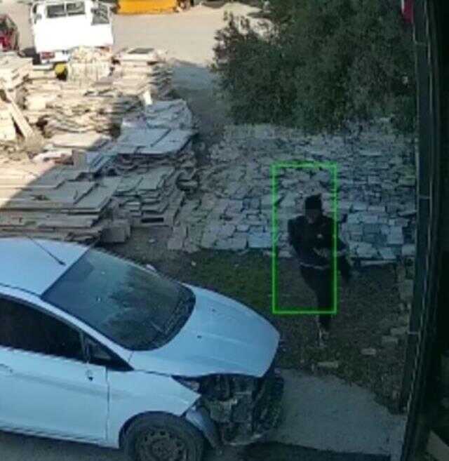 Cami çıkışı defalarca bıçaklandı