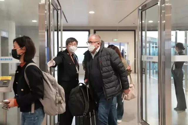 Çin'in Kovid-19 Stratejisini Optimize Etmesinden Sonra Shanghai Pudong Uluslararası Havalimanı'na Bir Bakış