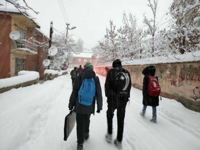 İstanbul'da yarın okullar tatil mi? 10 Ocak İstanbul'da okullar tatil mi? Yarın okullar tatil mi, okul var mı?