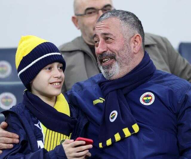Oğluyla maça giden Cem Yılmaz'dan dikkat çeken derbi yorumu Oğluyla maça giden Cem Yılmaz'dan dikkat çeken derbi yorumu