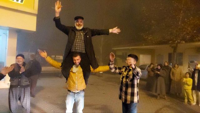 Türk vatandaşı olan 53 yaşındaki Suriyeli Hamo, Türk ordusuna katıldı