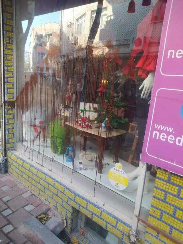 PLATONİK AŞIK HAVAİ FİŞEKLE SALDIRDI