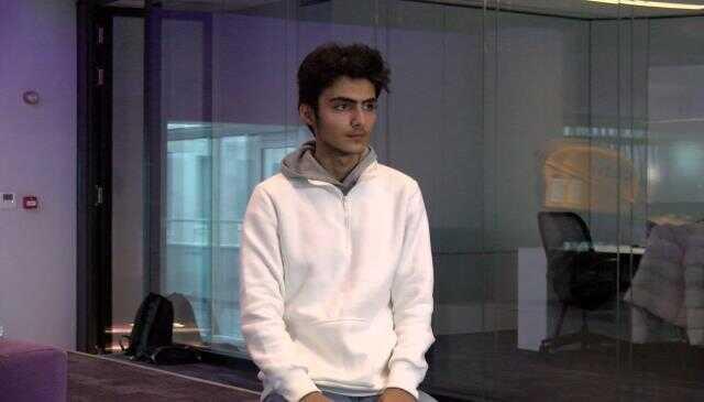 (ek bilgiyle) - Sosyal medyada gündem olan piyanist kurye: Kendi kendime çalmayı öğrendim (ek bilgiyle) - Sosyal medyada gündem olan piyanist kurye: Kendi kendime çalmayı öğrendim